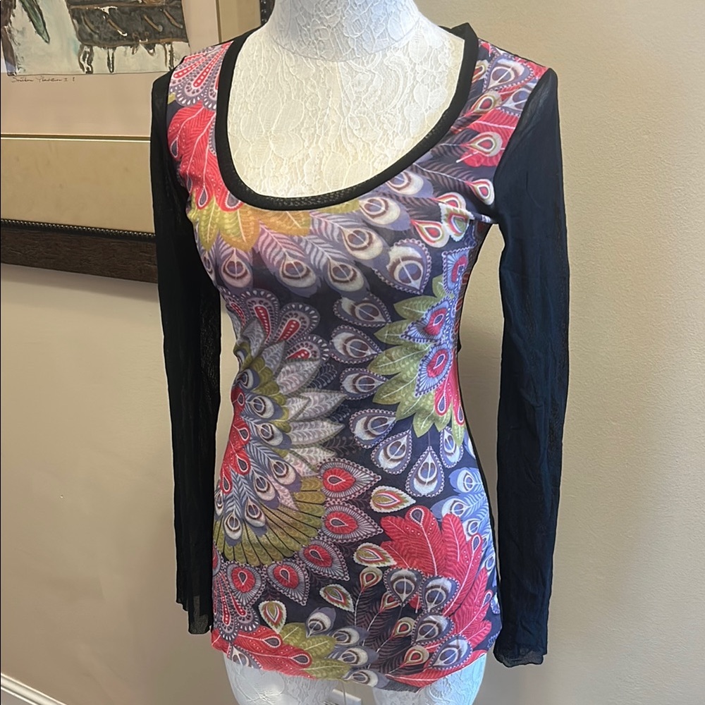 Sweet Pea Fitted Graphic Blouse with Long Black Sleeves